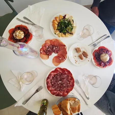 Marina Di Bravone 公寓式酒店 *